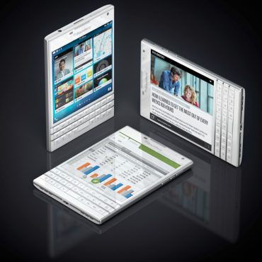 Os Smartphones touch screen e sem teclas são os reis indisputados da comunicação móvel nos dias de hoje. Dum modo geral, os teclados físicos, exceptuando os modelos puramente básicos destinados aos mais jovens e/ou ao público sénior, já só têm uma expressão muito diminuta no mercado dos telemóveis/smartphones... Mas há um modelo que me chamou a atenção este ano.