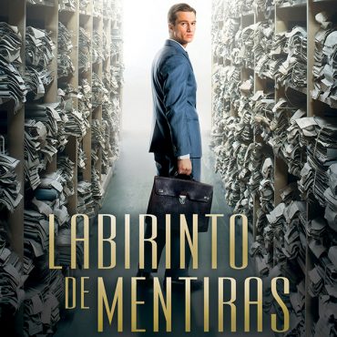 Labirinto de Mentiras é mais uma espreitadela às atrocidades cometidas pelos nazis nos campos de concentração de Auschwitz, mas desta vez sobre o ponto de vista dos anos que se seguiram imediatamente à guerra. O que faz deste filme uma peça original e ao mesmo tempo importante, pois acrescenta novas pistas ao puzzle da história mundial.