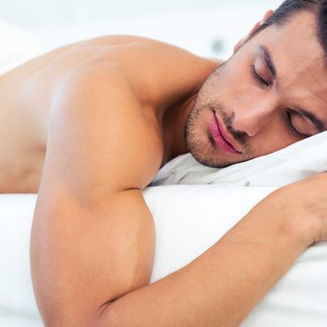 Apenas uma pequena percentagem da população se despe para dormir. Se fazes como a maioria, talvez queiras reconsiderar. Não só a sensação de liberdade é incrível como também beneficia a tua saúde. Aqui ficam três razões sólidas deixares o pijama na gaveta.